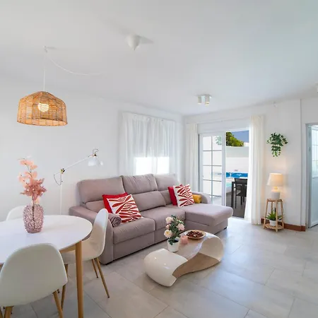 Ocean Wave - Sea Views - Free Private Heated Pool Playa Blanca (Lanzarote)