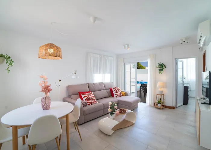 Ocean Wave - Sea Views - Free Private Heated Pool Playa Blanca (Lanzarote)