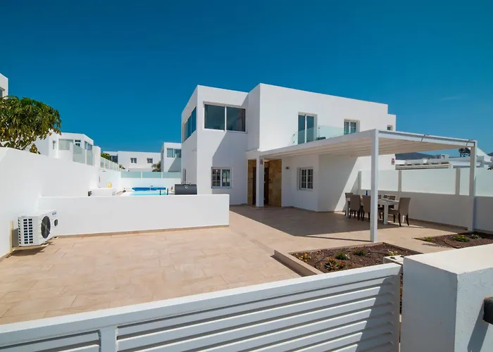 Ocean Wave - Sea Views - Free Private Heated Pool Villa